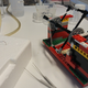 La iungeniosa “rueca” de Lego que los investigadores usaron para recoger ls muestras de seda, en este caso de una Nephila edulis.